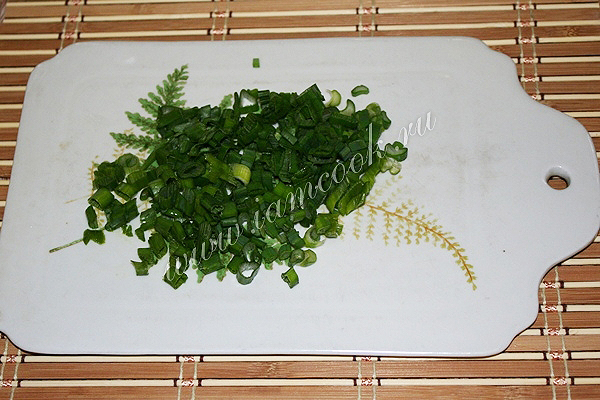 Нарезанный зелёный лук