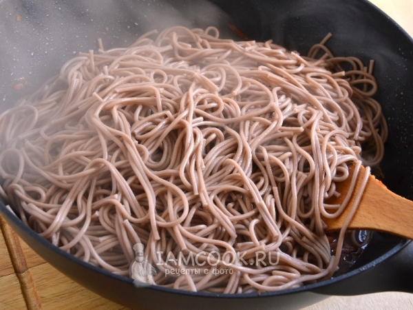 Положить макароны