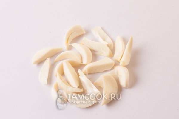 Порезать чеснок