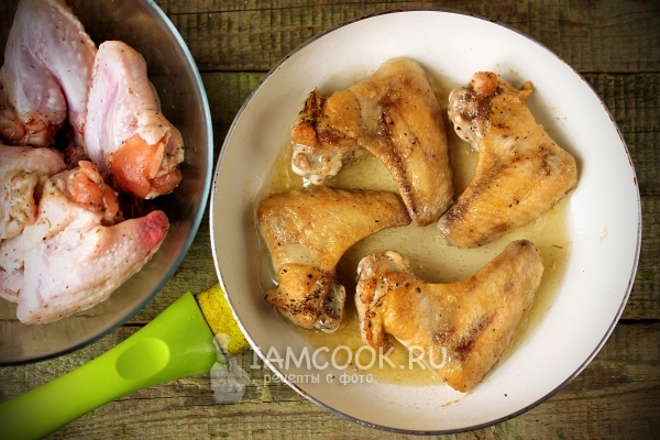 Крылышки куриные на сковороде