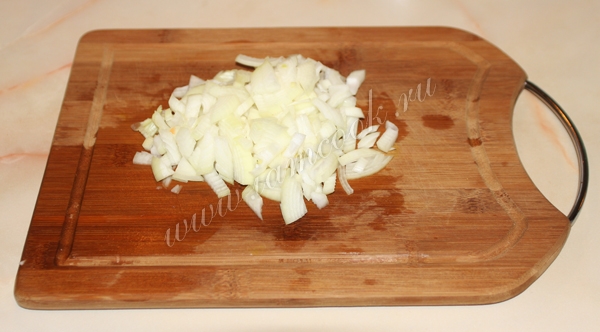 Мелко нарезанный лук
