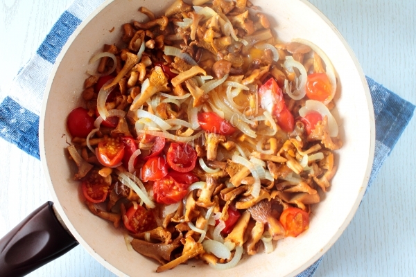 Обжарка лисичек на сковороде