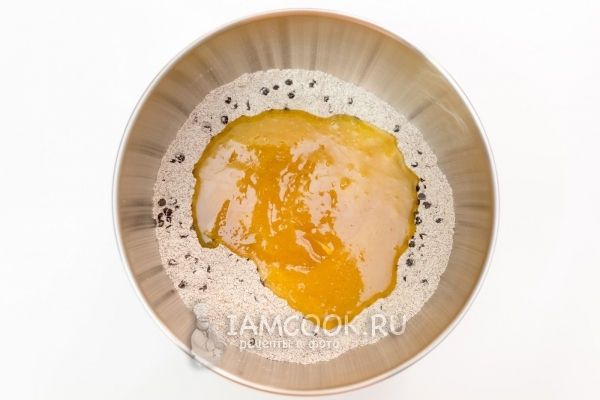 Мука с яичной смесью