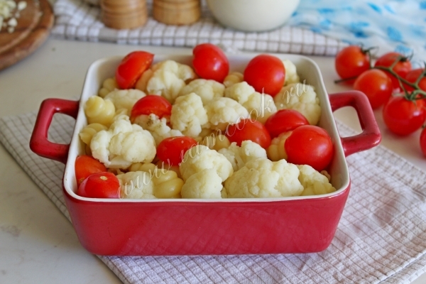 Выложить помидоры