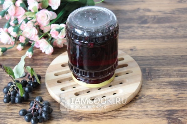 Готовый компот из черноплодки на зиму