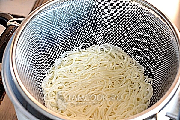 Откинуть лапшу на дуршлаг