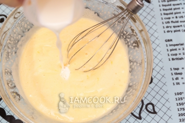 Влить молоко