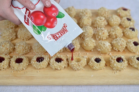 Заправить джемом