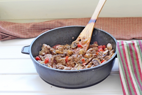 Фото куриной печени тушенной с шампиньонами