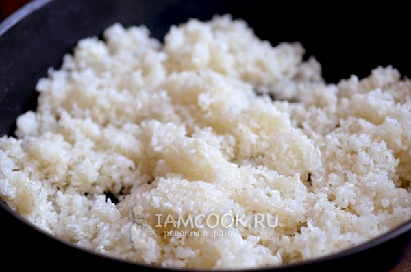 Обжарить рис