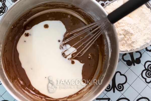 Влить кефир