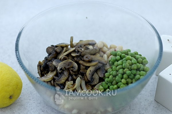 Соедините грибы, фасоль, горох и лук