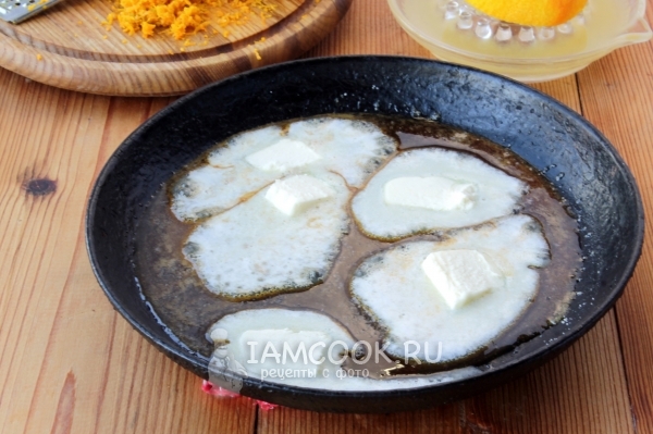 Нагреть сахар с маслом