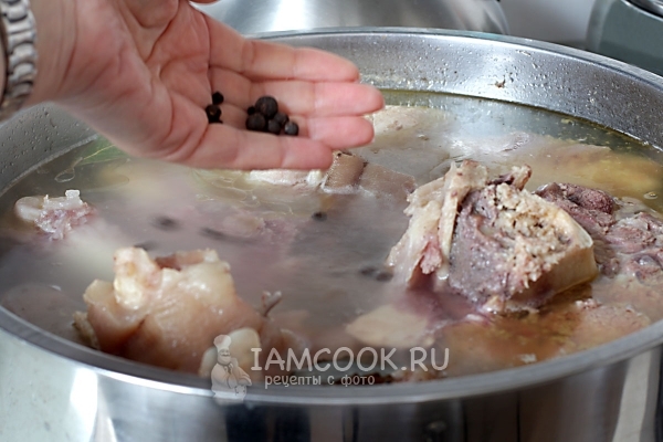 Добавить черный горошек