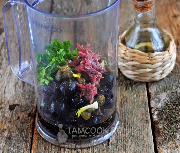 Положить все ингредиенты в блендер