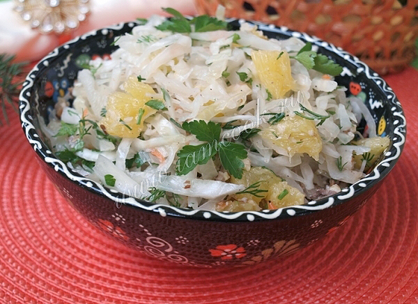 Салат из квашеной капусты