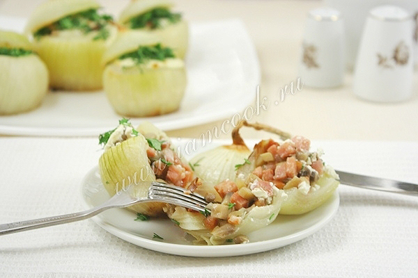 Лук фаршированных грибами