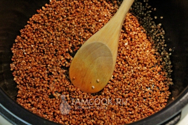 Гречку обжарить