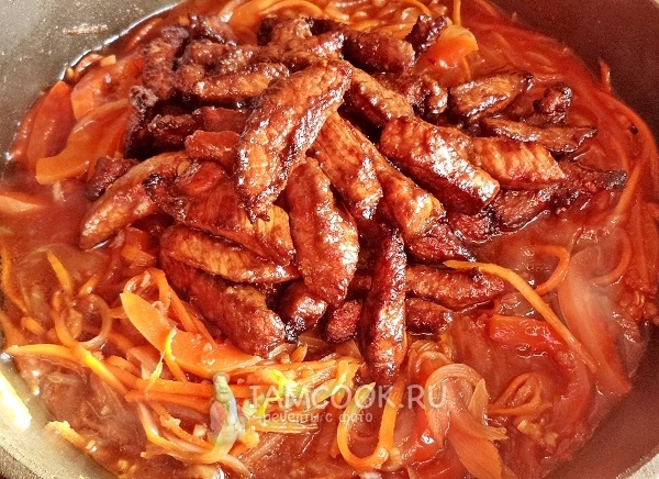 Положить к овощам мясо