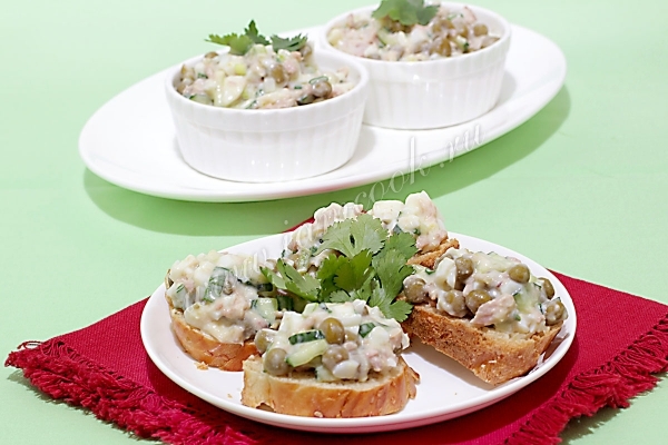 Бутерброды с салатом