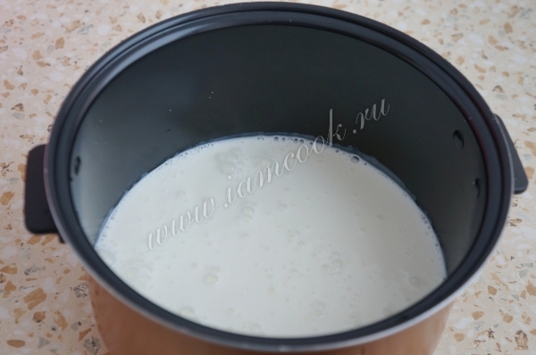 Кефир в чаше мультиварки