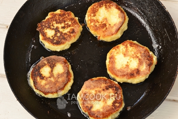 Пожарить биточки на сковороде