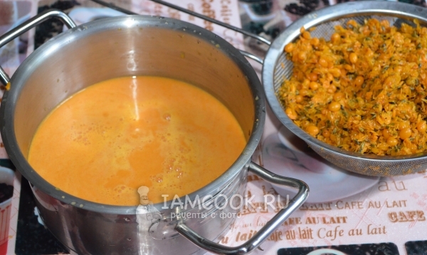 Выжатый облепиховый сок