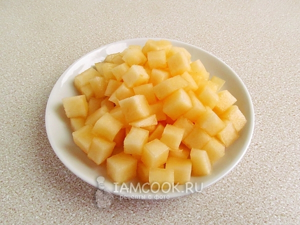 Нарезать дыню