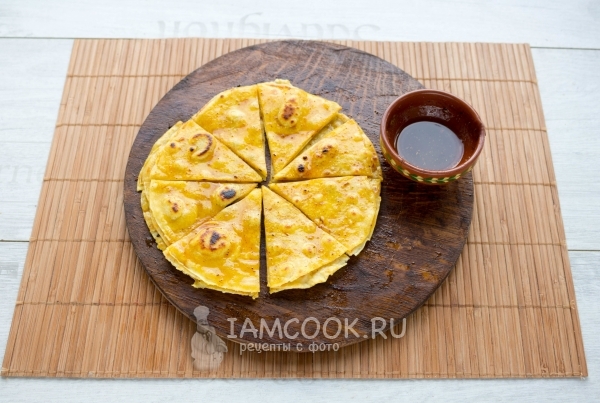 Смазать лепешки маслом с приправами