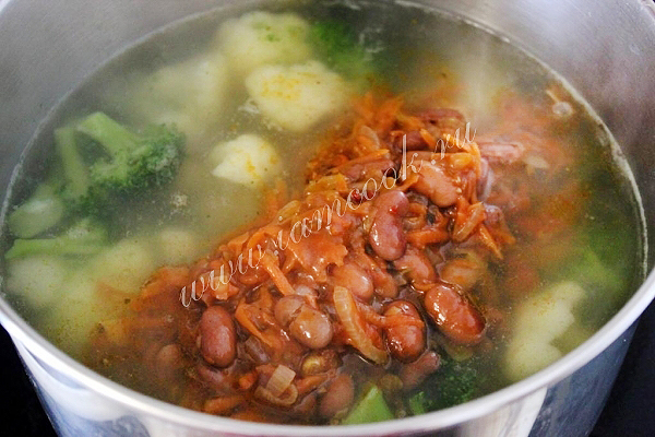 Бросили в суп овощи