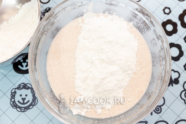 Всыпать муку