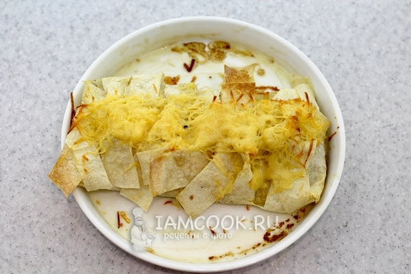 Готовый запечённый рулет из лаваша