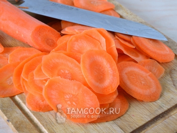 Нарезать морковь