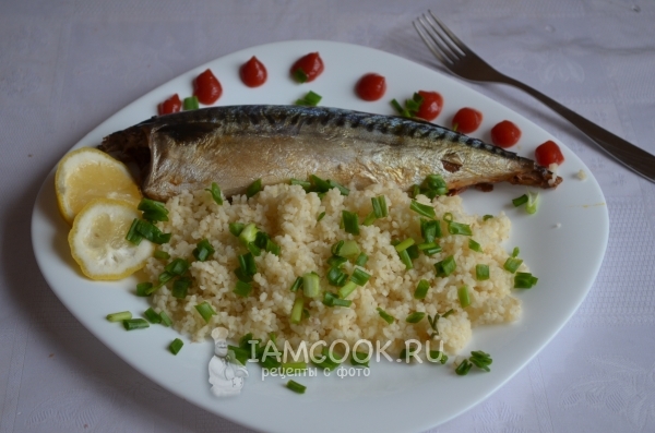 Фото скумбрии в фольге, запеченная с яблоками