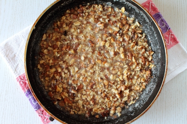 Орехи в сахарном сиропе