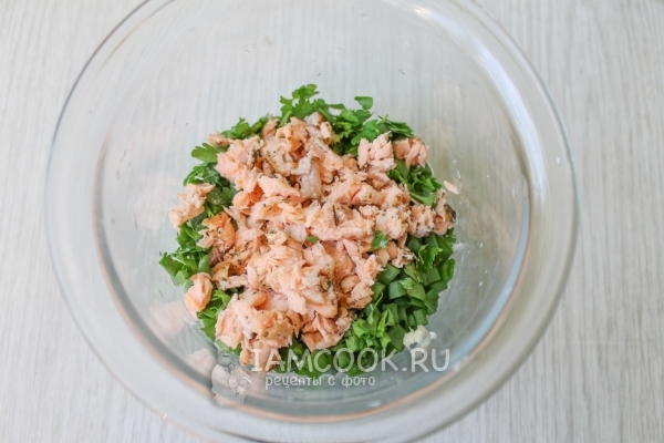 Положить рыбу