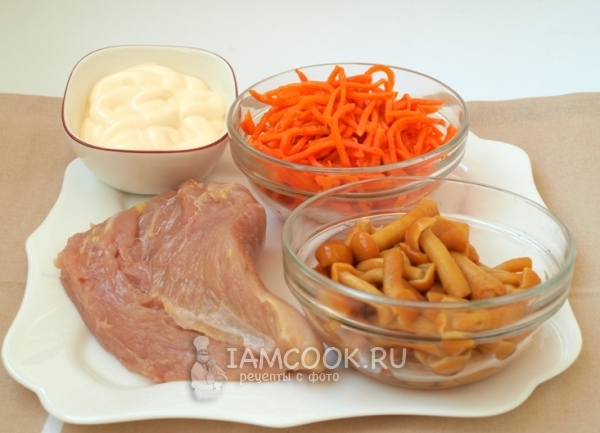 Ингредиенты для куриного салата с опятами