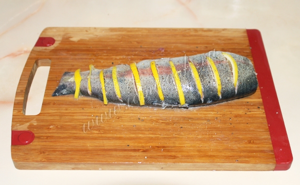 Форель нашпигованная лимоном