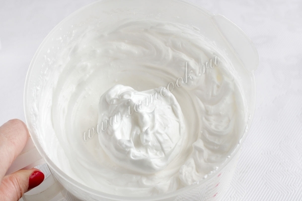 Взбитые яичные белки