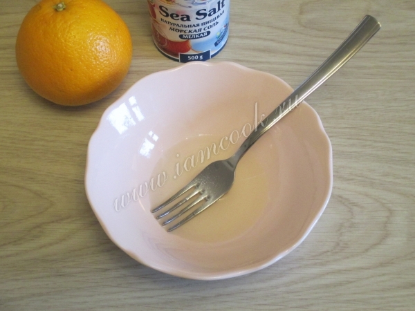 Выдавить сок апельсина