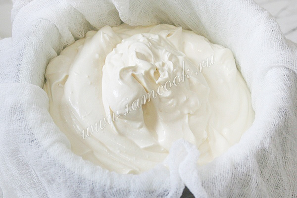 Сметана в марле