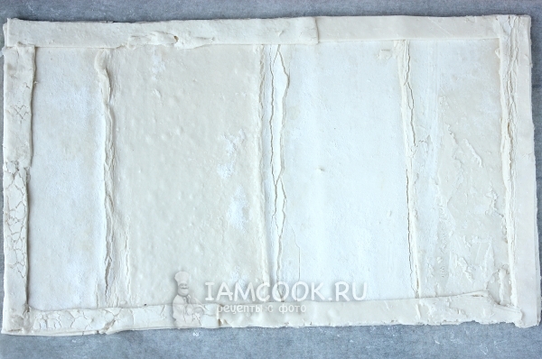 Разложить слоеное тесто