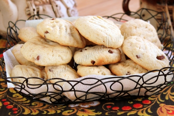 Печенье на сметане с изюмом