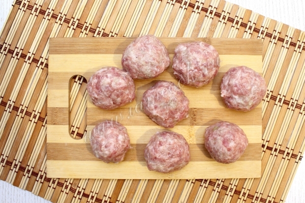 Вылепить тефтели