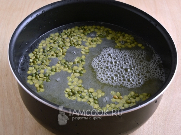 Положить горох в воду