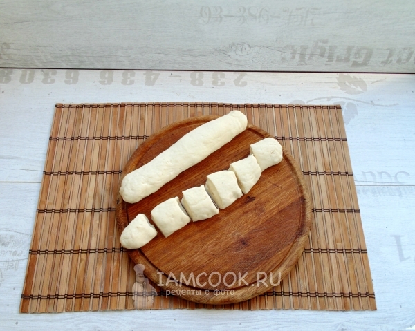 Поделить тесто на 6 частей