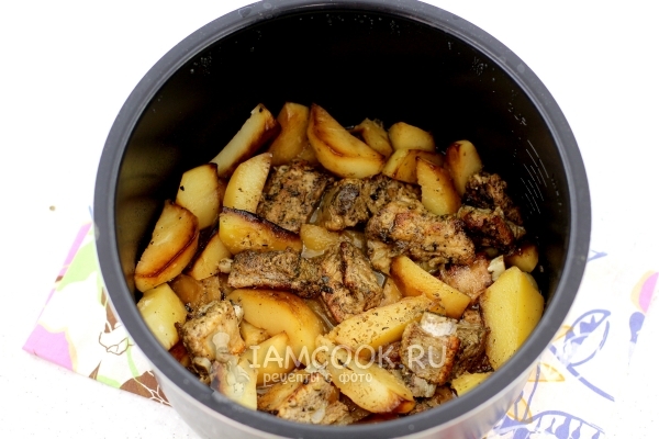 Тушеная картошка с рёбрышками