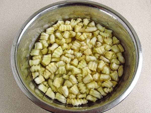 Дыню залить кипящим сиропом