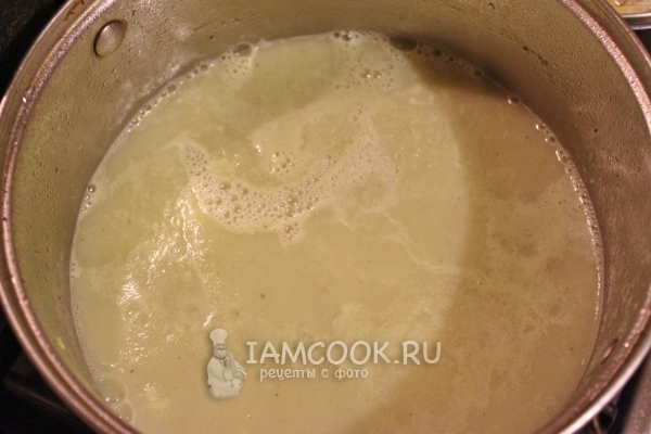 Пюрировать суп блендером