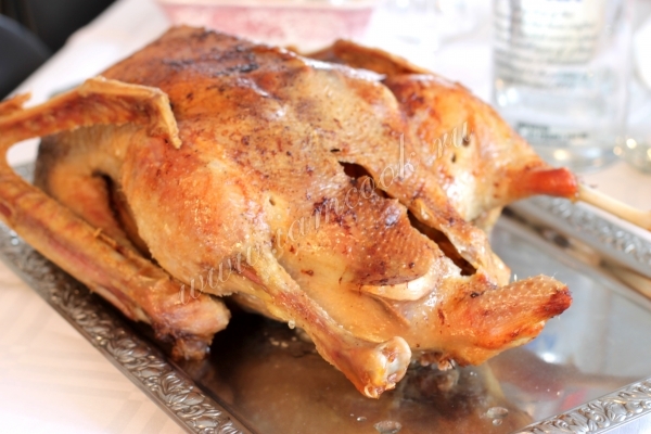 Фото гуся запеченного в духовке